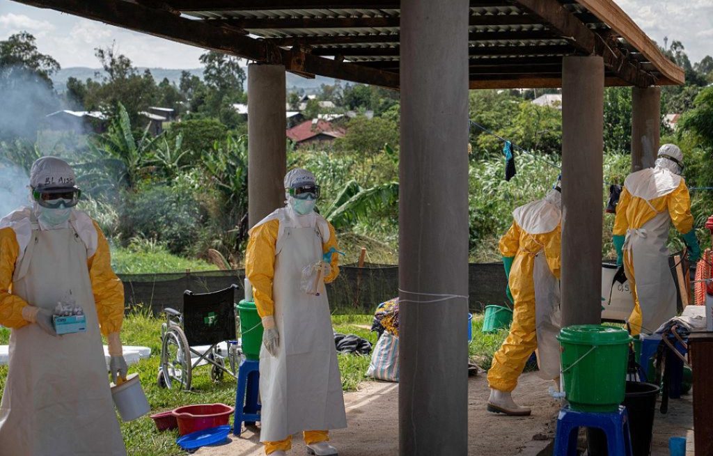 La lutte multilatérale de la lutte contre la maladie à virus Ebola